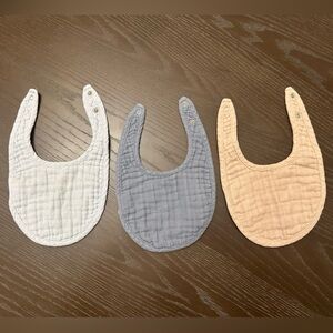 Mushie organic bib lot